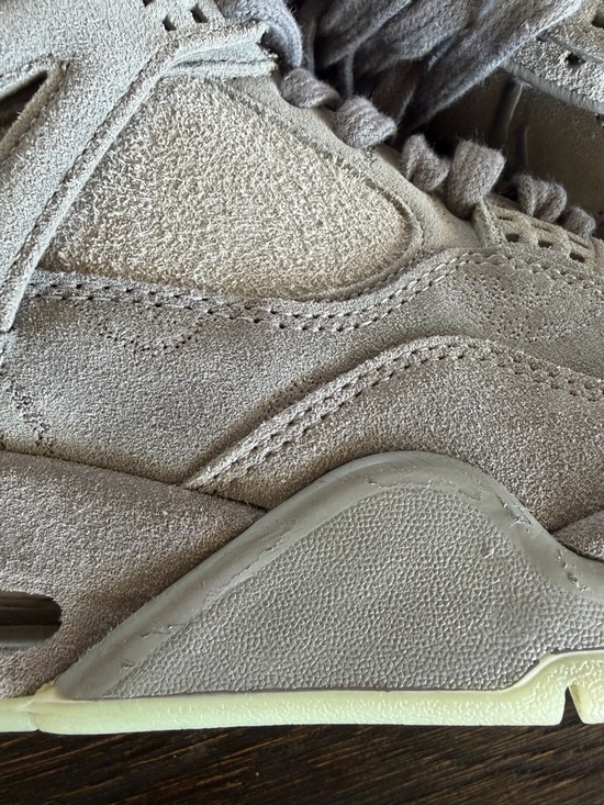 Jordan 4 Retro- KAWS Men’s size 10 - Picture 3 of 12